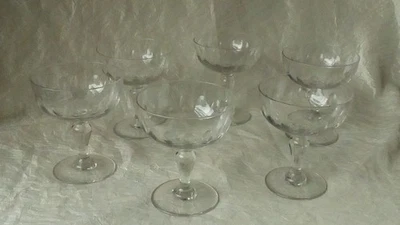 6 COUPES A CHAMPAGNE EN VERRE ANCIEN A FACETTES* - Photo 1/4