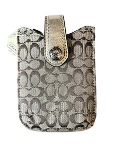 Coach Electronics Estuche Soporte Teléfono Bolsa Pequeña Firma Caqui Dorado F61128 NUEVO - Imagen 1 de 8