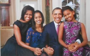 Póster de The Obama Family - Original - Brillante a todo color 12x18 - Imagen 1 de 2