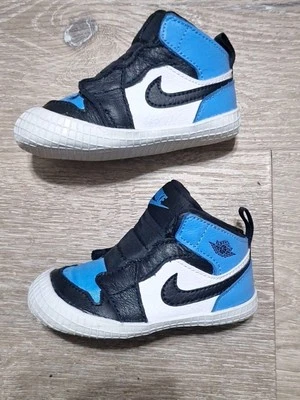 Jordan 1 Retro Zapatos de Bebé Azul Universitario Talla 4C Foto 1 de 4