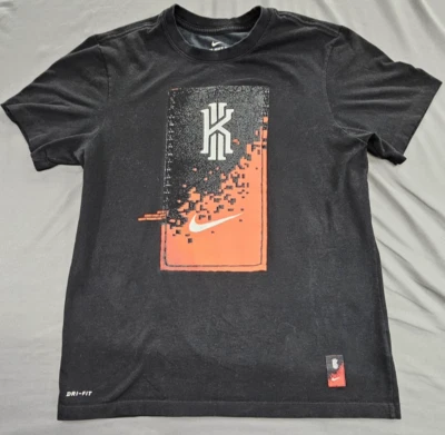 Brooklyn Nets Kyrie Irving Nike Dri-Fit Para hombres Camiseta Gráfica Negra Roja Camiseta M Foto 1 de 4