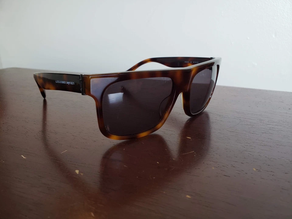 Gafas de sol Alexander MCQueen AM0037S para hombre marrón habana 56/18/140 hechas en Italia Foto 1 de 4