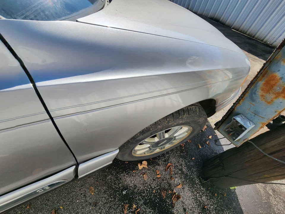 Guardabarros de pasajero derecho Lincoln Continental 1998 1999 2000 2001 2002 plateado Foto 1 de 1