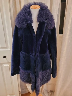 Abrigo Linda Richards Cordero Rizado y Piel de Oveja Azul Marino Talla S Usado Foto 1 de 4