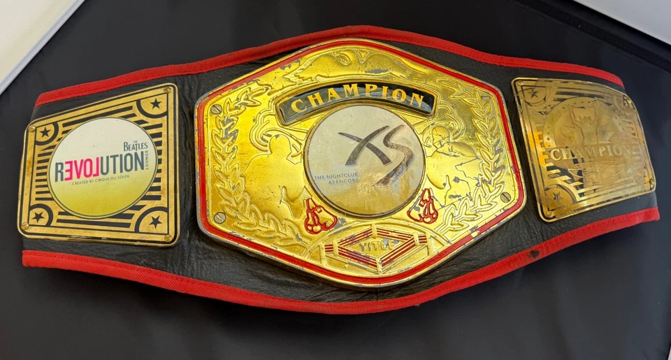 披头士 Love Cirque du Soleil XS 夜总会冠军拳击腰带 — 第 1/4 张图片