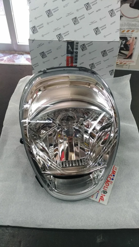 FANALE FARO ANTERIORE ORIGINALE PIAGGIO MEDLEY 125 150 1D001231 - Immagine 1 di 1