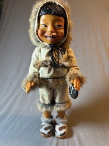 ‘94 ‘Naber Kid’ #158 ‘Klondike’ 13” Hand Carved Wood Native Eskimo Doll Side-Eye - Picture 1 of 5