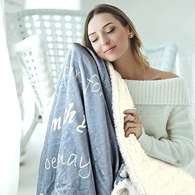 Manta cristiana suave y esponjosa - Doble capa Isaiah 41:10 gris azulado Foto 1 de 4