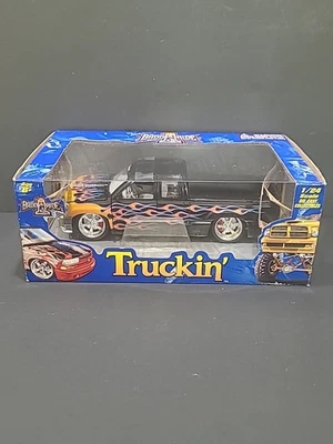 Badd Ride Truckin' 雪佛兰 Silverado 拾音器 - 1/24 比例压铸开箱 — 第 1/4 张图片