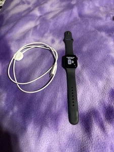 Apple Watch SE (2nd Generation) 40mm Aluminum Case with Sport Band - Picture 1 of 3