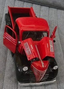 modellino Chrysler Plymouth Pick-up 1941 scala 1:24 - Foto 1 di 5