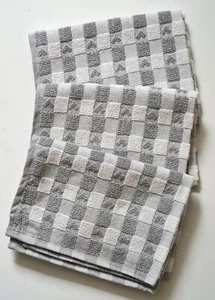 100% Cotton Tea Towel/Kitchen Cloth Love Heart Design Luxury Terry X 3 NEW - Picture 1 of 5