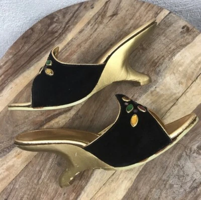 Tacones pinup voladizos vintage l 50s 6,5M patios joyas de terciopelo pico boomerang Foto 1 de 4