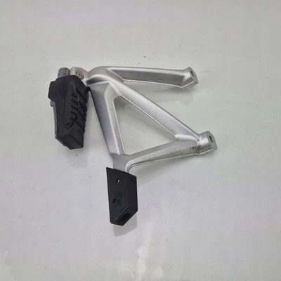 Reposapiés trasero izquierdo bmw gs 1200 8537907 1 pieza - Imagen 1 de 4