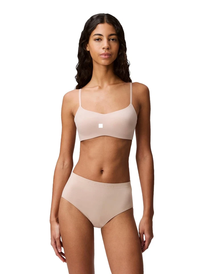 Sujetador Calvin Klein Liquid Touch ligeramente forrado Scoop Ne 36C Foto 1 de 4