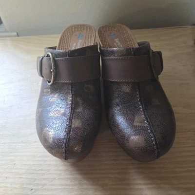 Baretraps Posture Clogs Size 7M No Box - Image 1 of 4