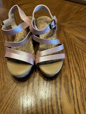 NEW Girls Kids size 13  BLOWFISH MALIBU Pink Strappy Heeled Wedge Sandals - Image 1 of 4