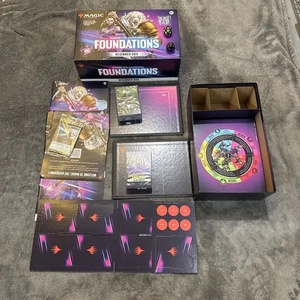 MAGIC THE COLLETING: Fundaciones ¡Caja para principiantes abierta pero sin usar! - Imagen 1 de 3