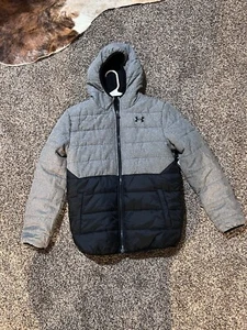 Neu mit Etikett Under Armour Storm schwarze Wendejacke mit Reißverschluss und Kapuze Jungen L UVP 110 $ - Bild 1 von 6
