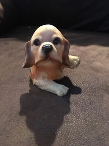 Estatuilla de cachorro naranja acostado/pata en el aire - Imagen 1 de 6