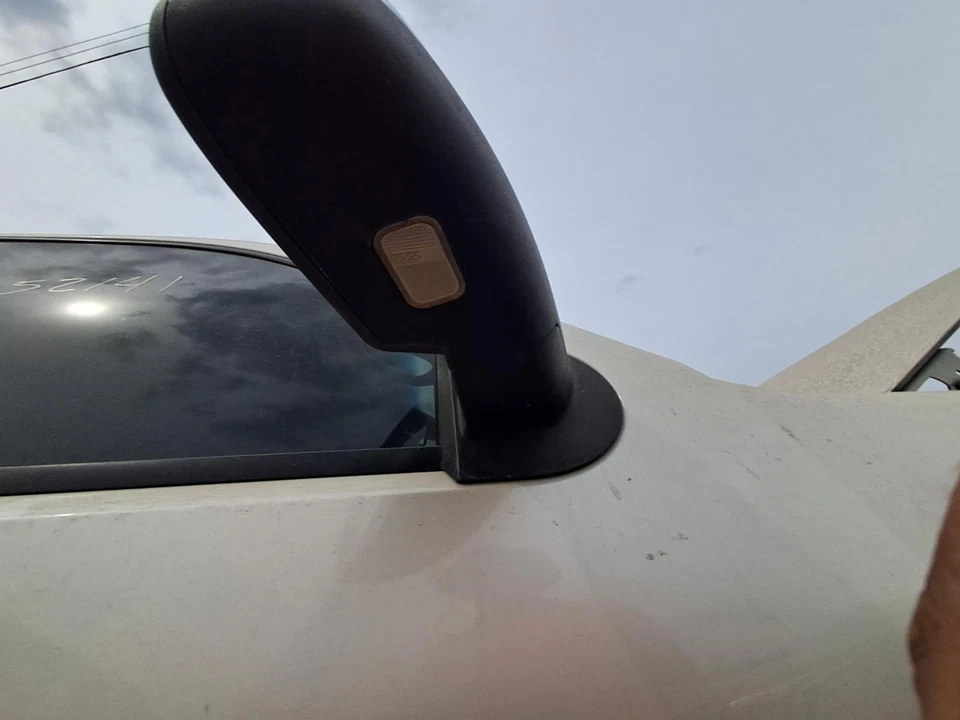 Used Right Door Mirror fits: 2009 Chevrolet Suburban 1500 Power w/turn signal w/ - Изображение 1 из 4