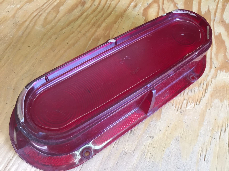 1961 61 PONTIAC BONNEVILLE CATALINA TAIL LIGHT LENS OE GM GUIDE R2 61 - Image 1 of 1