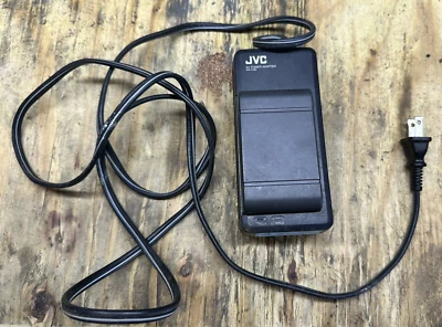 Adaptador de corriente alterna vintage JVC AA-V3U con batería para videocámara Foto 1 de 4