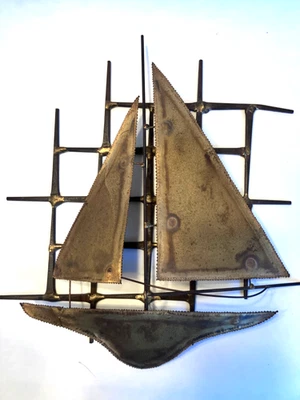 Latón brutalista MCM vintage (?)/Escultura de arte de pared de velero náutico de metal Foto 1 de 4