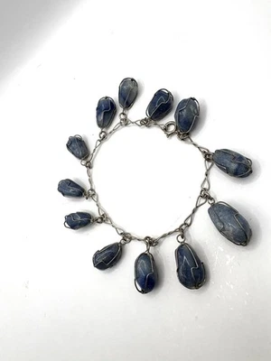 "Pulsera de cuentas envuelta en alambre de sodalita azul denim 8""" Foto 1 de 4