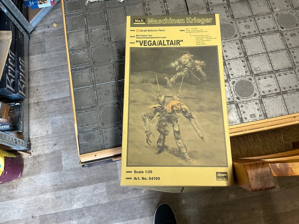 Hasegawa 1/20 Maschinen Krieger Humanoid Unmanned Interceptor VEGA/ALTAIR - Image 1 of 1