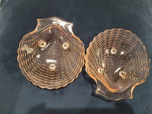 PAIR OF SHELL TRINKET DISH CLEAR PINK GLASS VINTAGE BEAUTIFUL - Picture 1 of 2