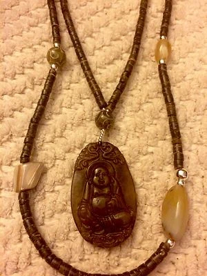 Collar de 2 hilos de ágata y jade Buda Kona Nut hecho a mano por Zetroc Foto 1 de 4