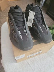Size 11.5 - adidas Yeezy 700 V3 Clay Brown - Picture 1 of 7