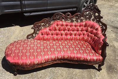 J.H. 带饰镶边雕刻红木回收器 — 第 1/4 张图片