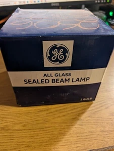 Lámpara de haz sellado GE 300 vatios PAR56/120V WFL - Imagen 1 de 3