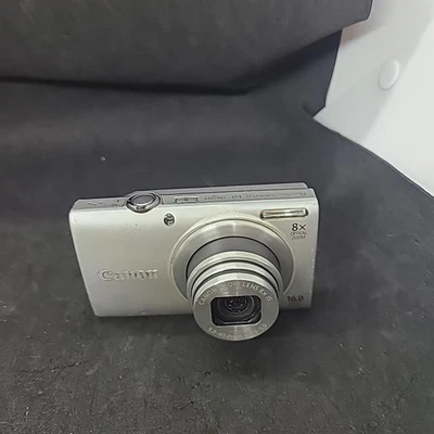 Canon PowerShot ELPH 135 16MP 8x Optical Zoom Digital Camera -Silver- No Charger - Image 1 of 4