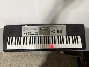 Teclado personal Casio LK-175 61 teclas iluminadas probado y funcionando excelente - Imagen 1 de 14