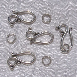 LOT DE 10 SETS FERMOIRS CROCHETS TOGGLE ARGENTÉS 20MM x 12MM SANS NICKEL *T21 - Picture 1 of 4
