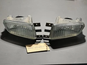 1998-2005 Lexus GS300 GS400 GS430 OEM Front Bumper Left Driver Side Fog Light - Picture 1 of 4