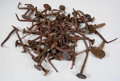 Lot de clous pointes anciens en fer forgé tete carrée - Photo 1/4