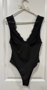 Sexy schwarzer Plunge Body mit Spitze & gerippt - elegante Dessous-inspiriert - Größe M - Bild 1 von 6