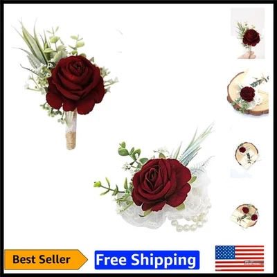 Charmoso conjunto de flores rosa borgonha: corpete de pulso e boutonniere para celebrações - Imagem 1 de 4