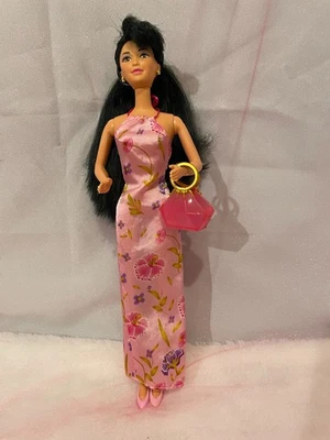 1993 Chinese Barbie Doll Dolls of The World # 11180 - Image 1 of 4