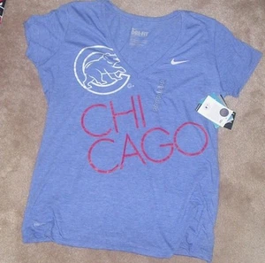 NEU NIKE MLB Chicago Cubs Damen Frauen DEEP V T-Shirt NIKE XL X-Large FITTED NEU MIT ETIKETT - Bild 1 von 1