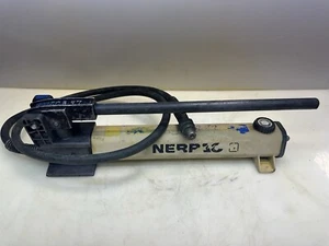 ENERPAC P392 HYDRAULIC HAND PUMP 2-SPEED 700 BAR/10,000 PSI - Picture 1 of 5