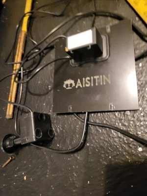 Bomba de fuente de agua solar AISITIN 4,5 W, negra Foto 1 de 4