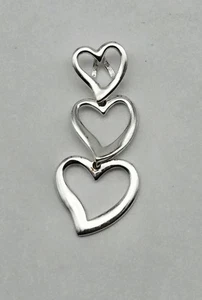 Vintage Sterlingsilber abgestufte Herzen zierlicher Tropfen verbunden Liebe Anhänger - 1,4 g - Bild 1 von 3
