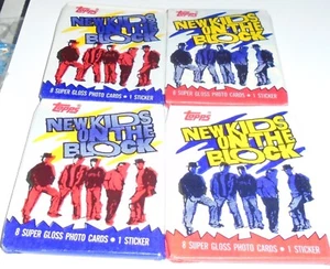 NEW KIDS ON THE BLOCK - LOTTO DI 4 CONFEZIONI - 8 CARTE PER CONFEZIONE +1 ADESIVO - Foto 1 di 1