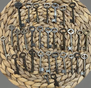 Lot of 31 Antique Skeleton Keys Some 1800's Folding Russwin Corbin Clark R&B Mfg - Picture 1 of 18
