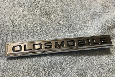 Cutlass 442 1967 Cutlass parrilla barra emblema Oldsmobile usado 394425 Foto 1 de 4